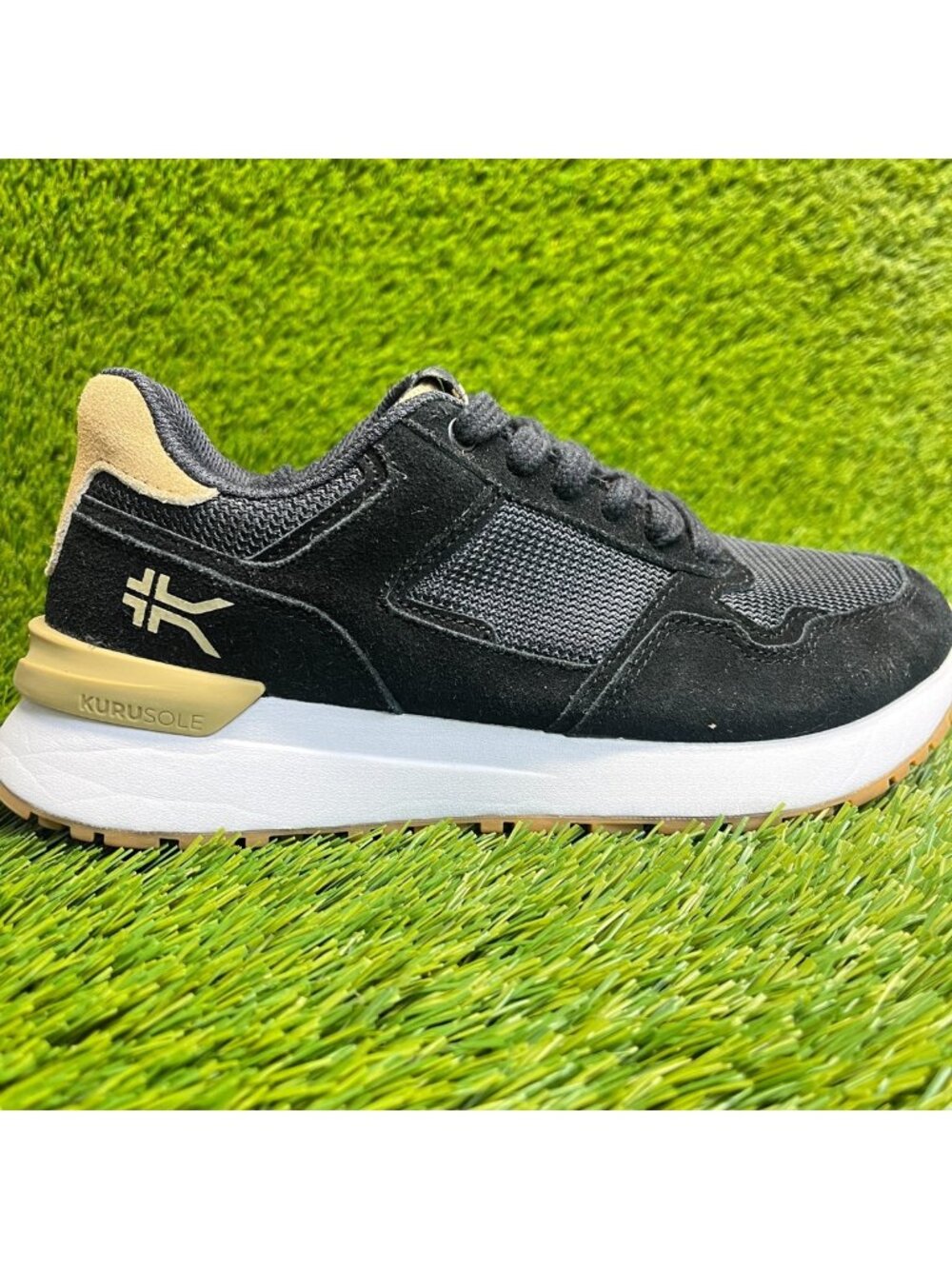 Kuru Apogee Retro Womens Size 7 Black White Gum Athletic Running Shoes Sneakers